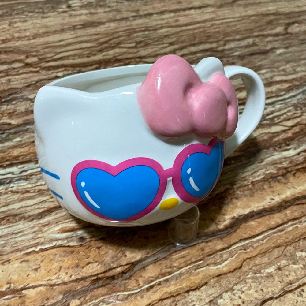 Hello Kitty - Picture 1 of 7